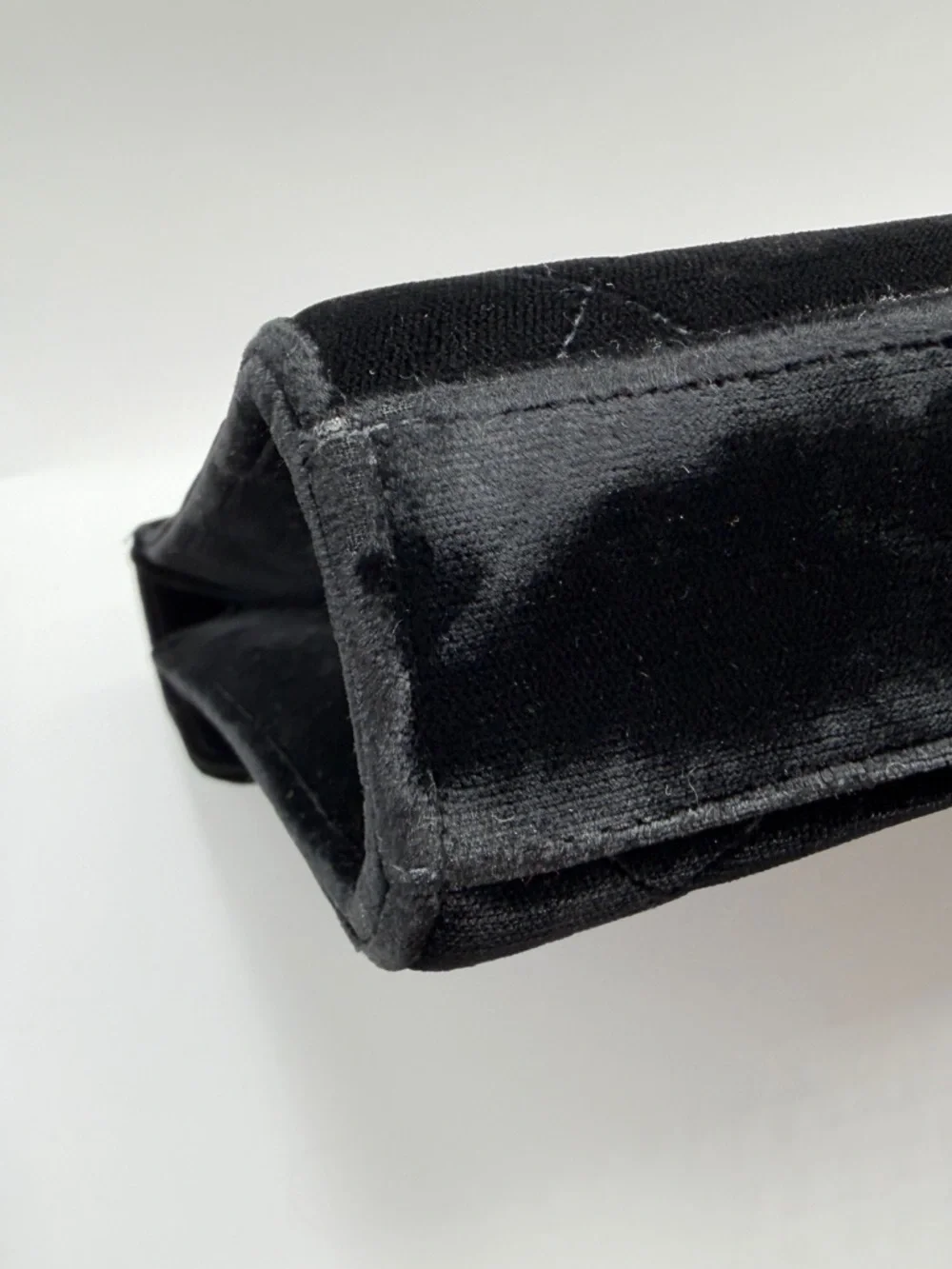 Chanel Authentic Vintage Deep Black Velvet Briefcase Gold Hardware, 1994-1996 - Picture 5 of 15
